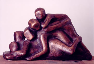 Mama, Papa und drei Kinder am Strand von Menorca